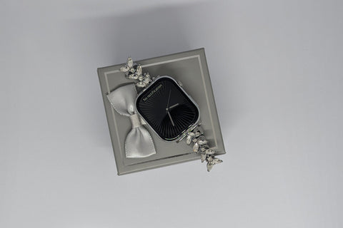 Apple Series 10 Watch with Luxury Jewelry Strap & Gift Box – The Perfect Gift for Your Loved Ones